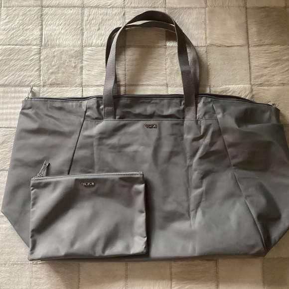 Tumi Just In Case Tote Size Large Travel Bag Gray Silver Color - Picture 2 of 8